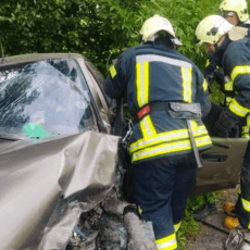На Волині рятувальники деблокували водія з понівеченого авто