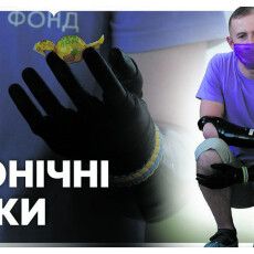 Володимир Симанишин втратив обидві руки на війні – тепер малює і водить авто у Луцьку