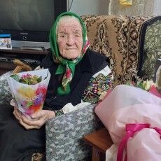 Жителька Волині у 100 років приймала гостей із районної влади