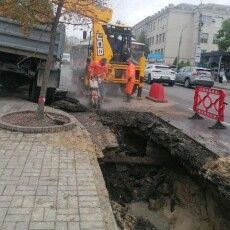 У центрі Луцька знайшли місце складного пориву: коли повернуть воду (Відео)