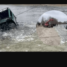 На Поліссі трактор провалився під кригу разом із водієм (Відео)