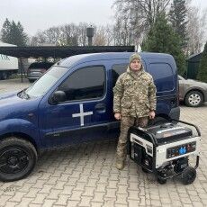 На Волині громада купила авто для свого вчителя, який на фронті захищає Україну