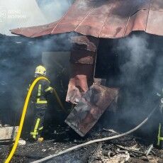 На Волині сусіди врятували з пожежі жінку