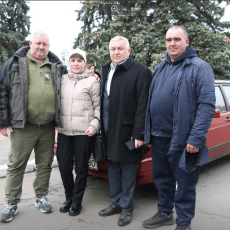 Подружжя з Волині передало власний автомобіль для захисників на фронт