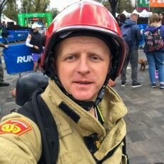 Волинський рятувальник в бойовому одязі подолав 42 кілометри під час Марафону Незламності