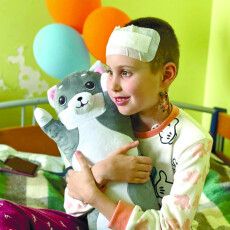 «Осколок пройшов крізь мозок і застряг у потилиці»: як у Львові врятували 9-річну дівчинку, яка потрапила під обстріл росіян