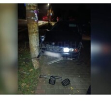 На Волині нетверезий водій утікав від патрульних і врізався у стовп (Відео)