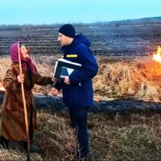 На Волині пенсіонерка підпалила чуже поле