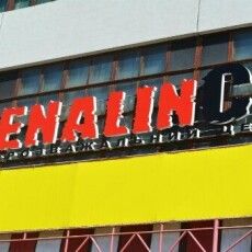 Рашисти атакували Волинь: уламки впали на «Адреналін Сіті» у Луцьку