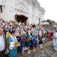Сьогодні в Луцьку монахи ярмаркували для ЗСУ