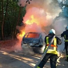 Серед лісу на Волині спалили авто