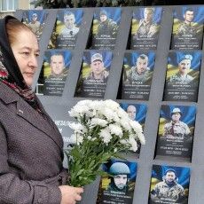 Волинянка створила книгу про сина-Героя та 14 його побратимів, що полягли в одному бою