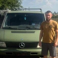 Волинська громада передала своєму земляку на фронт бус