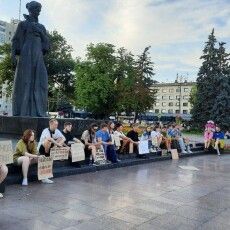 Молодь Волині протестує – і Зеленський дає задню