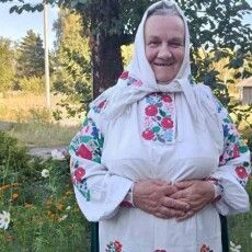 У поліщучки Ніни Поліщук оселя –  у вишивках, душа зіткана з пісень, а серце сповнене чеканням сина з війни