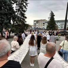 Найстарішим волинським містом пронесли 72-метровий «Рушник Пам’яті»