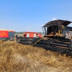 На Волині в полі згорів комбайн