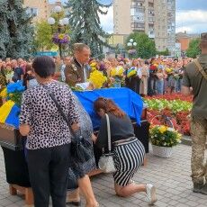 Ковель попрощався із бойовим медиком Віталієм Кухарчуком