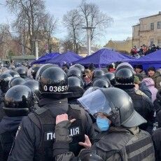 Ірина Геращенко: вимагаємо від поліції припинити силове протистояння з громадянами біля Печерського суду