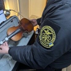 Волинські митники не дали вивезти з України скрипку Джованні Баттісти Гваданьїні