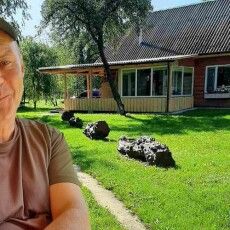Волинський Робінзон: «Був у шоці: господарі, в яких купив хату, забрали з собою дрова, а родинні фото залишили»
