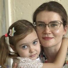 Маленька Єва з Волині бореться за повернення до повноцінного життя після страшної ДТП