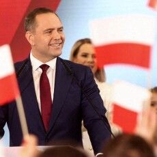Президентом Польщі став Кароль Навроцький, який заявляв:  «Україні немає місця ні в НАТО, ні в ЄС, якщо вона не відповість за «злочини» на Волині»