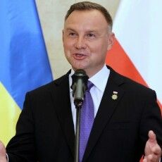 Анджей Дуда: «Закриємо на ремонт аеропорт у Жешуві – і нехай Україні скидають допомогу з неба на парашутах»