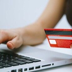 Жителька Волині віддала шахраям величезну суму