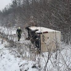 У Луцькому районі вантажний бус злетів з дороги в кювет (Фото)