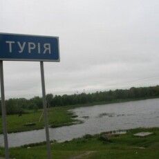 Єдина на Волині машина-амфібія очищає річку Турію (Відео)