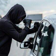 У колишньому райцентрі на Волині з авто на заправці викрали велику суму грошей