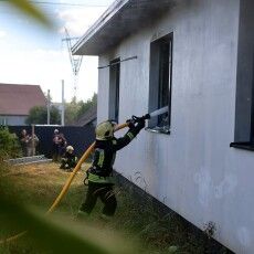 Біля Луцька горіла хата – її власник в лікарні