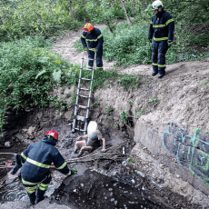 В обласному центрі Волині чоловік упав у глибокий рів