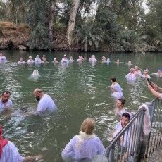 Волиняни на Святій Землі занурились у води Йордану і помолилися за Україну