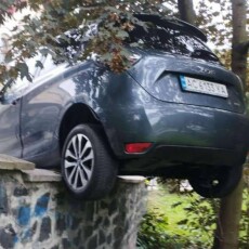 В обласному центрі Волині внаслідок ДТП автівка «зависла» в повітрі 