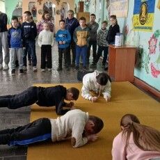 У волинському селі учні й вчителі стали  у планку – і… назбирали  на дрони для ЗСУ!