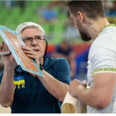 Що сказав головний тренер збірної України, після програного у надзвичайні боротьбі матчу чемпіонам світу з волейболу