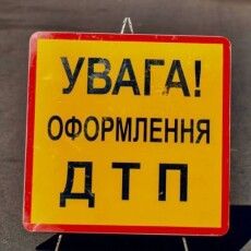 Вистрибнула під колеса автівки: на Волині водію інкримінують доведення особи до самогубства