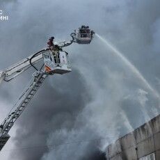 Дрони путіна на Волині пошкодили житловий будинок та продовольчий склад у Луцьку (Відео)
