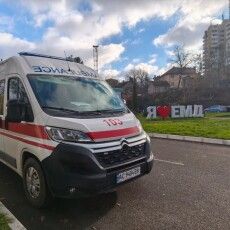 Вдавився їжею: медики «швидкої» врятували лучанина після клінічної смерті