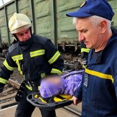 На Волині зіткнулися вантажний поїзд та легковий автомобіль із пасажирами