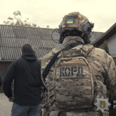 Поліція «накрила» нарколабораторію біля Луцька: «заробляли» пів мільйона на місяць (Відео)