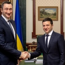 На ЗСУ грошей – нема, а на кума гаранта знайшли 120 мільйонів гривень застави