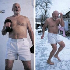 81-річний дід Петро танцює босоніж на снігу (Відео)