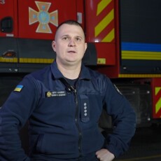 Рятувальник з Волині витягнув з вогняної пастки матір з двома малими дітьми (Відео)