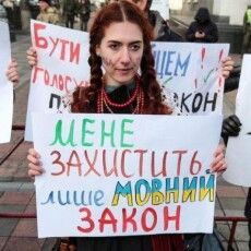 Порошенко: українська мова це підвалина державності, і ми не дозволимо її послабити