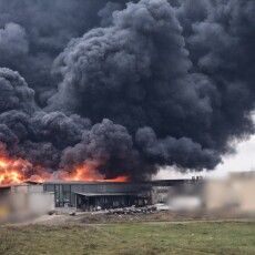 У Луцьку рашисти розбомбили логістичний центр мережі мінімаркетів «Сімі» 
