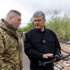 Стало відомо, кому Порошенко привіз партію потужних ударних дронів «Мамонт»