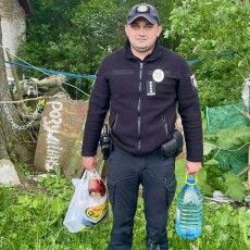 На Волині поліцейський врятував жінку, яка кілька днів не пила і не їла